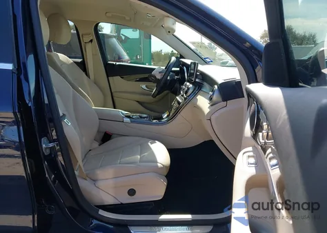 2017 Mercedes-Benz Glc 300 from USA, damaged, VIN WDC0G4JB8HV008147